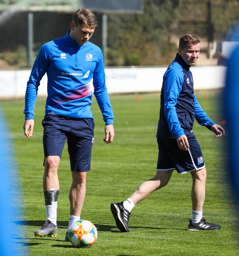 Björn Bergmann dregur sig úr landsliðshópnum