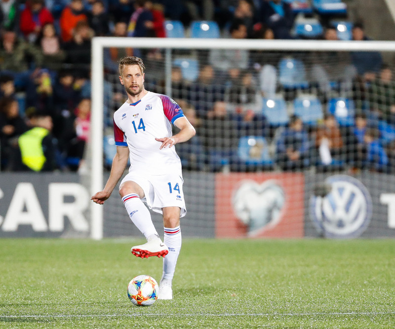Kári Árnason, yfirmaður fótboltamála hjá Víkingi, á vellinum í Andorra.