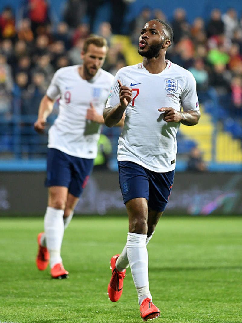 Sterling viðurkennir að hafa misst stjórn á sér - Rifist í mötuneytinu