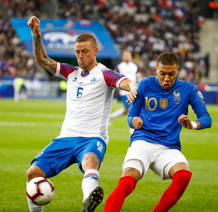 Kylian Mbappe fær ekki að kljást við Ragnar Sigurðsson