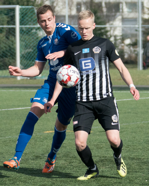 Ljubomir Delic í baráttunni við Kristinn Þór Rósbergsson í leik KF gegn Magna í Mjólkurbikarnum.