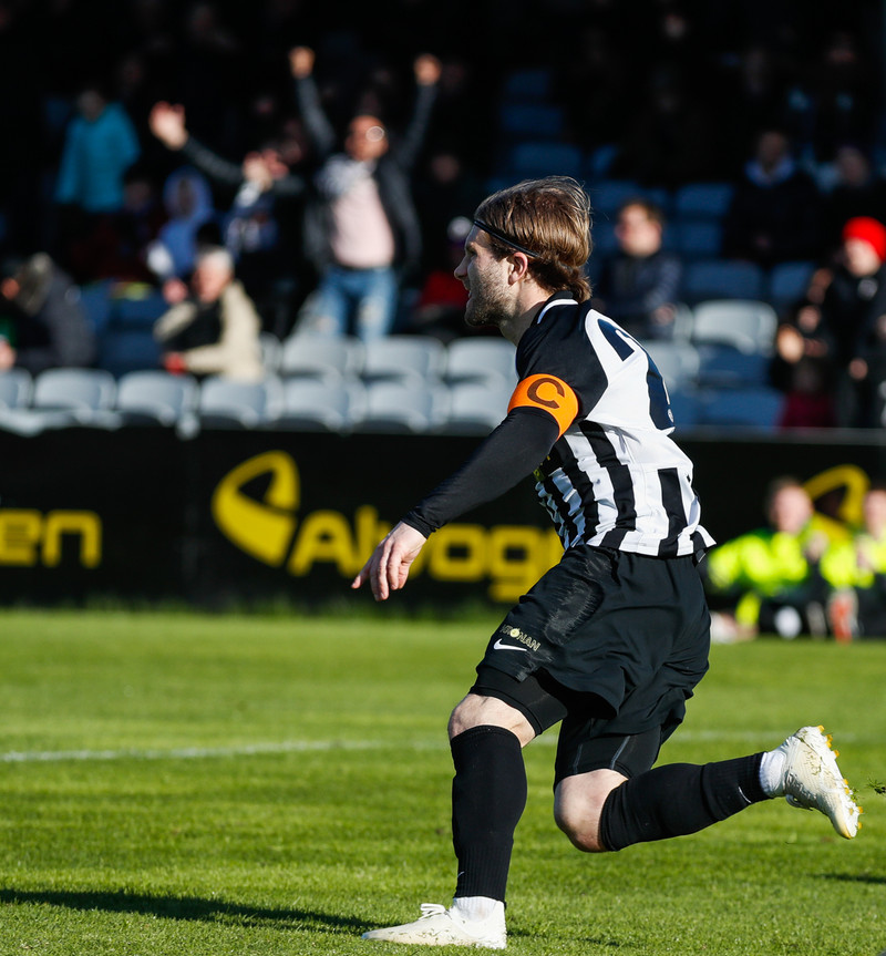 Óskar Örn byrjar hjá KR.