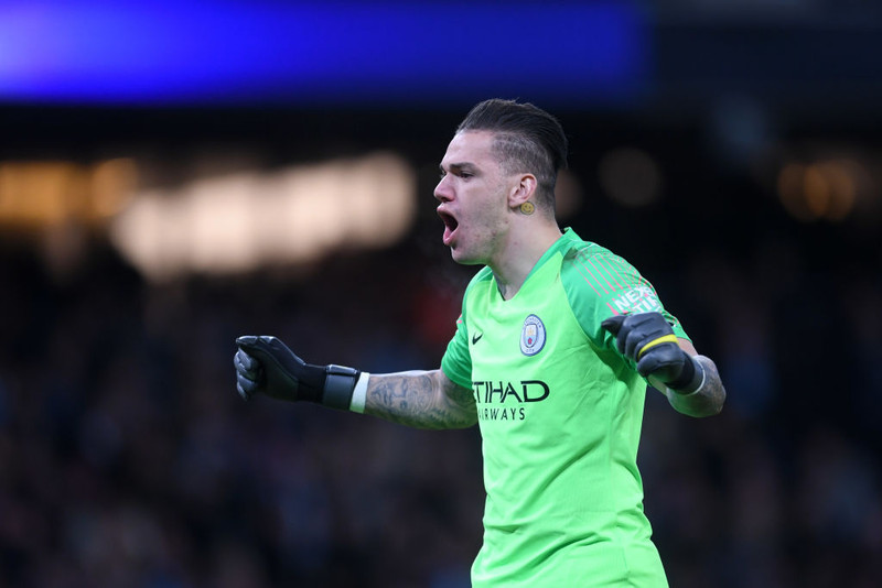Ederson meiddur af velli í hálfleik
