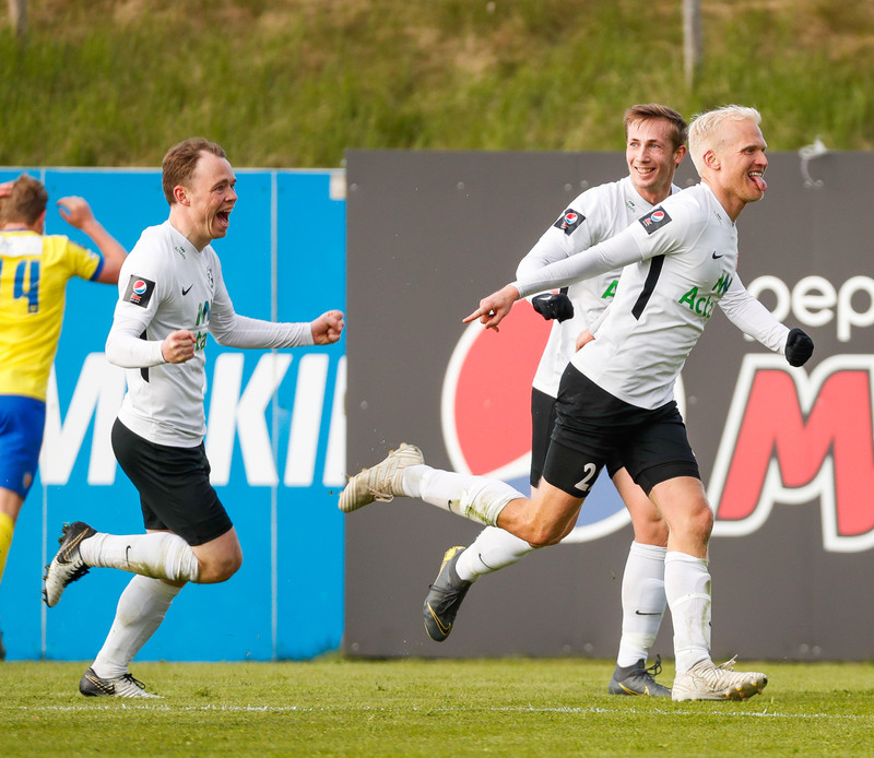 Halldór Orri fagnar marki í leik með FH.