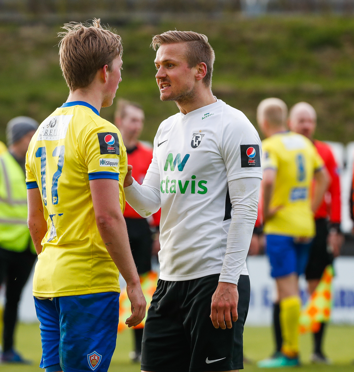 Það voru mikil læti í leik FH og KA.