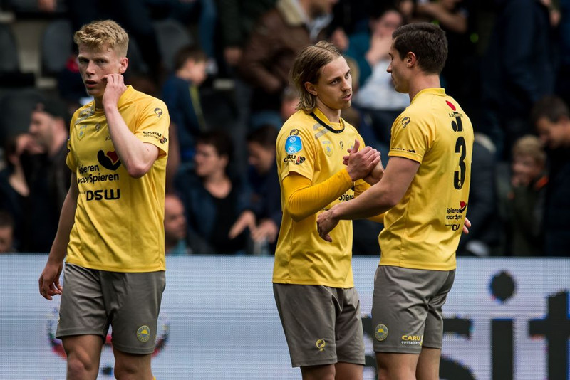 Elías Már Ómarsson fyrir miðju.