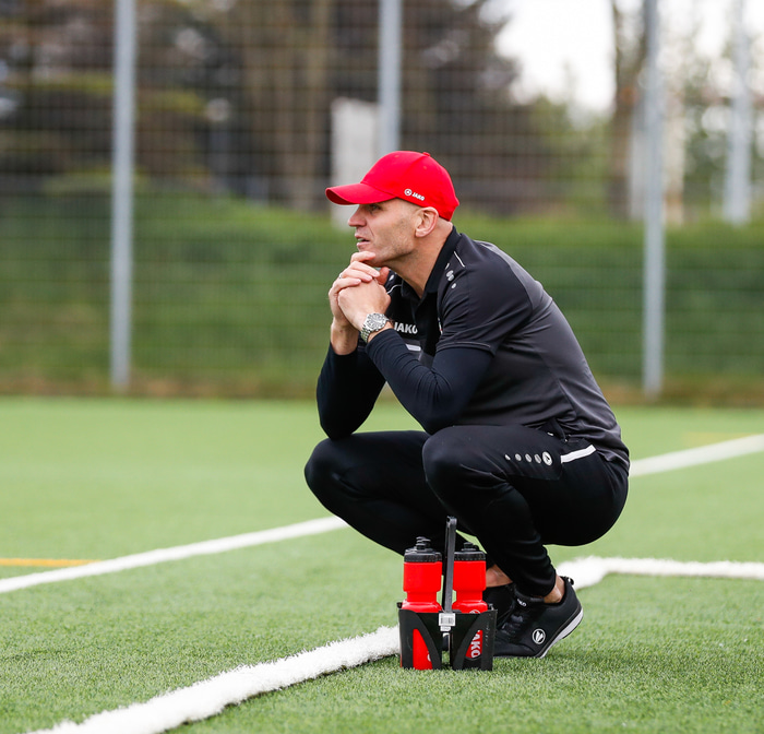 Arnar Hallsson er hættur þjálfun Aftureldingar.