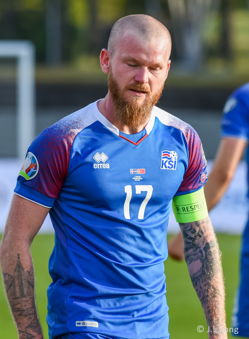 Aron Einar: 22 gráður á vellinum en 38 fyrir utan