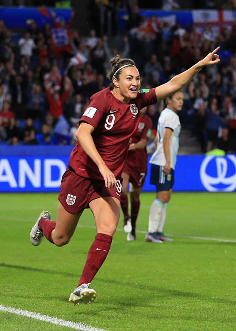 Jodie Taylor fagnar marki sínu.