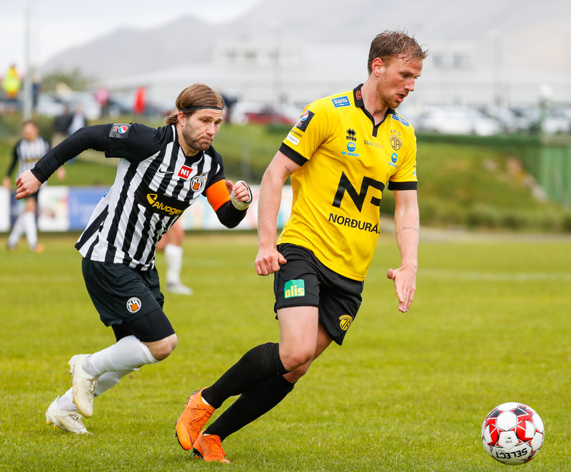 Hallur framlengir við ÍA