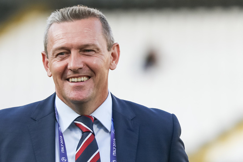 Aidy Boothroyd, landsliðsþjálfari Englands, er undir mikilli pressu.