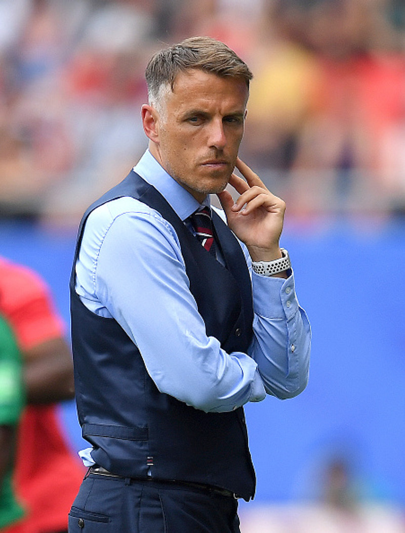 Auglýsa eftir arftaka Phil Neville á netinu