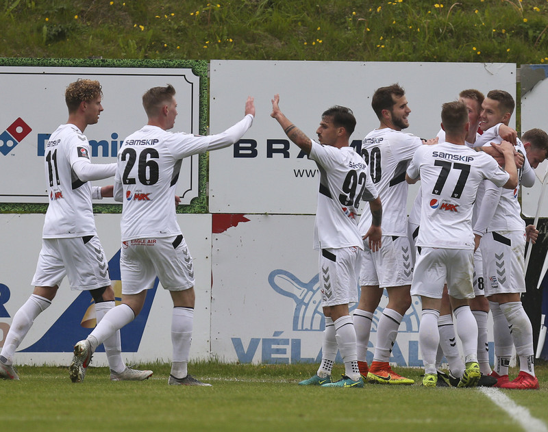 ÍBV er spáð beinustu leið aftur upp.