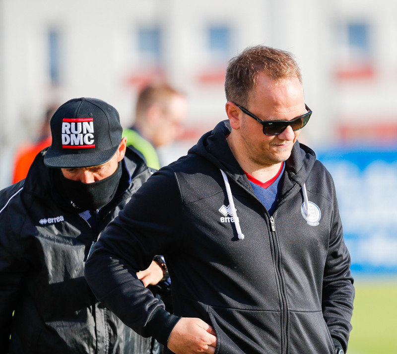 Valur Gunnarsson, markvarðarþjálfari Leiknis, fékk rauða spjaldið.