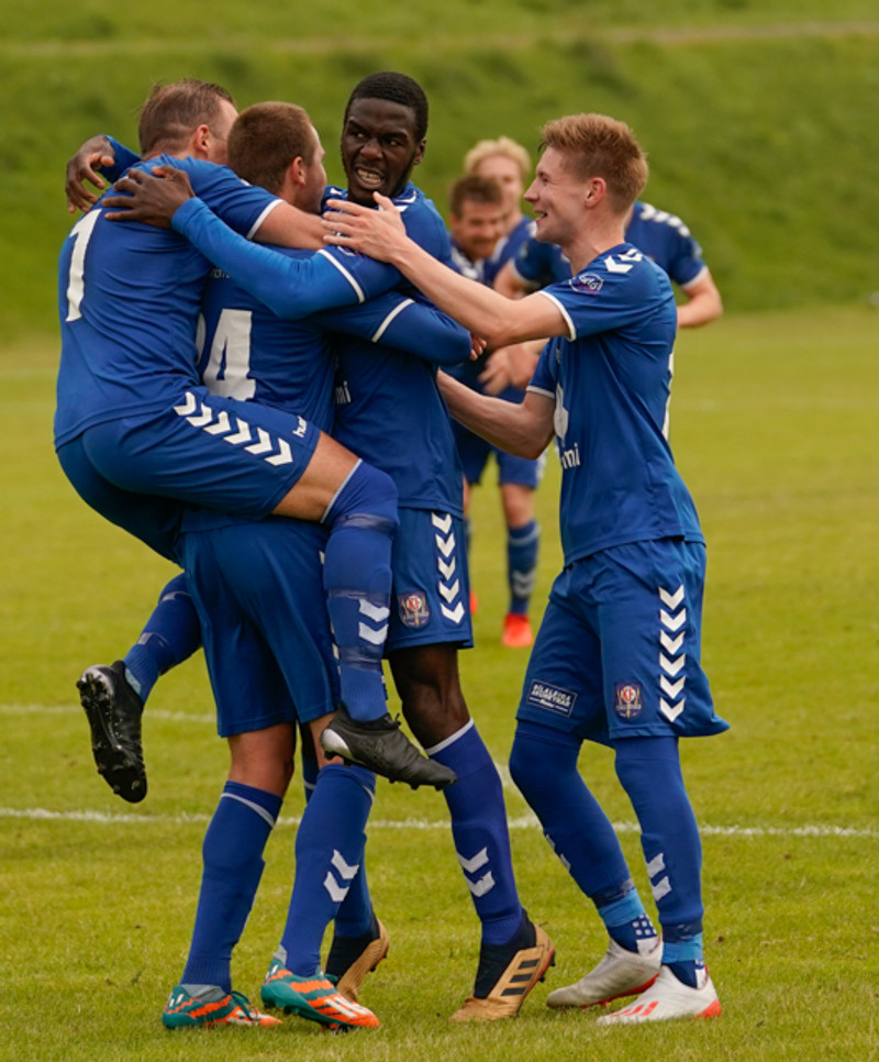 KF er á leið upp.