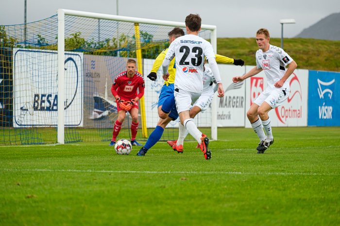 Úr leik ÍBV og Grindavíkur í sumar.