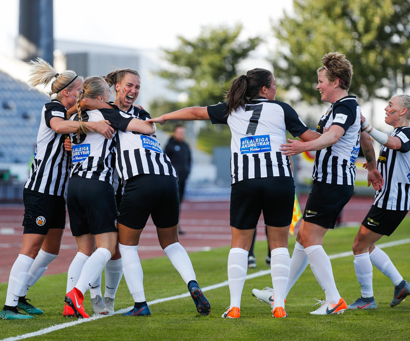 KR færði heilbrigðisstarfsfólki glaðning