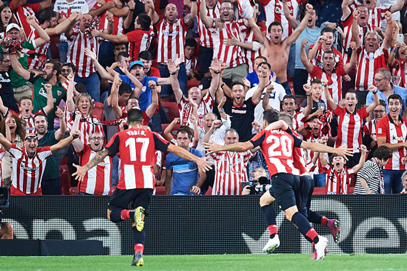 Athletic Bilbao vann Barcelona í fyrsta leik með sigurmarki frá Aritz Aduriz.