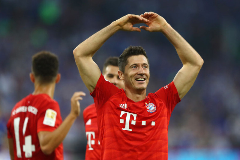Þýskaland: Lewandowski setti þrennu gegn Schalke
