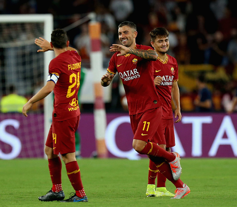 Kolarov verður áfram hjá Roma.