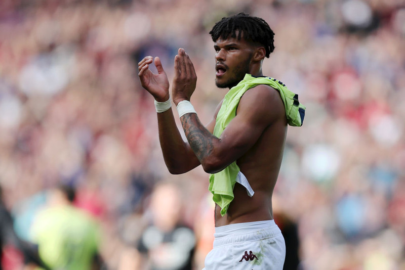 Miðvörðurinn Tyrone Mings.