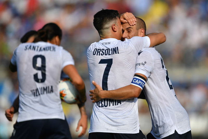 Riccardo Orsolini fagnar sigurmarki sínu fyrir Bologna