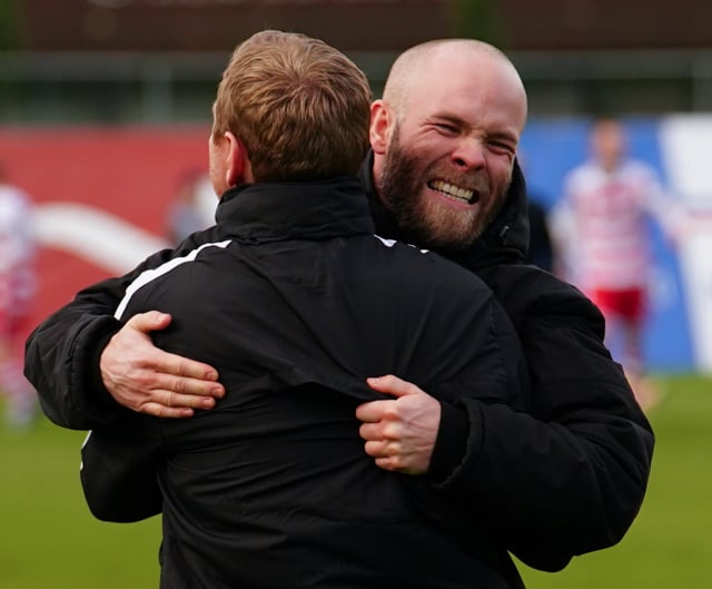 Brynjar Björn Gunnarsson og Ásgeir Börkur Ásgeirsson fagna markinu.