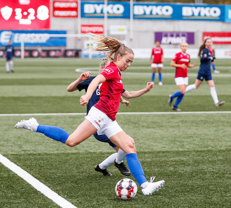 Elín Metta Jensen (Valur) - 12 milljónir