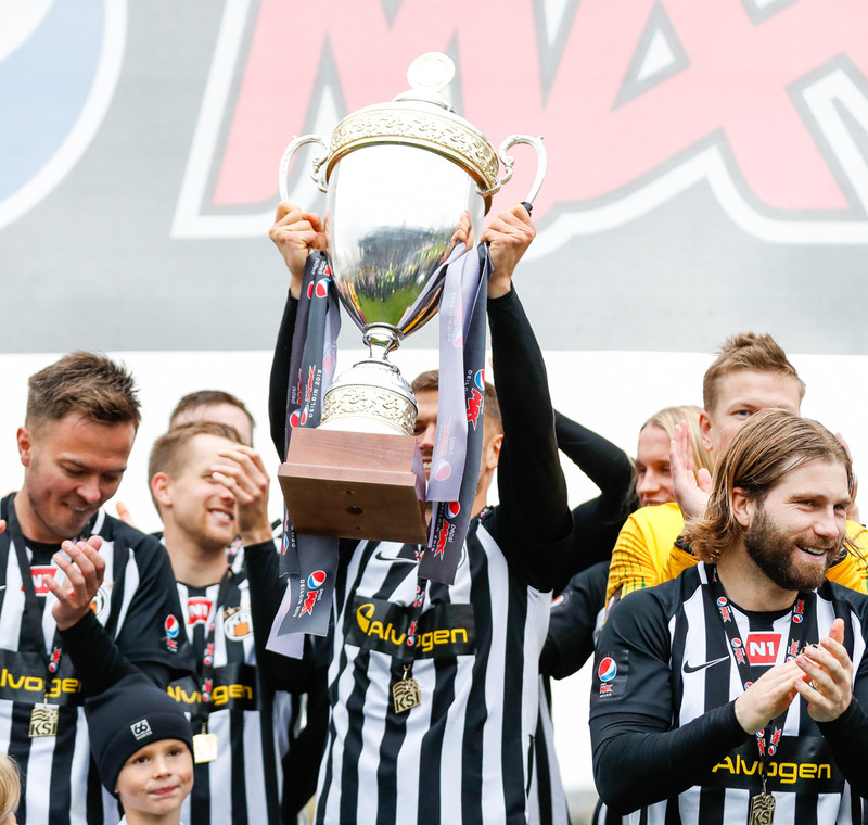 Varð Íslandsmeistari með KR 2019 og Val 2018.