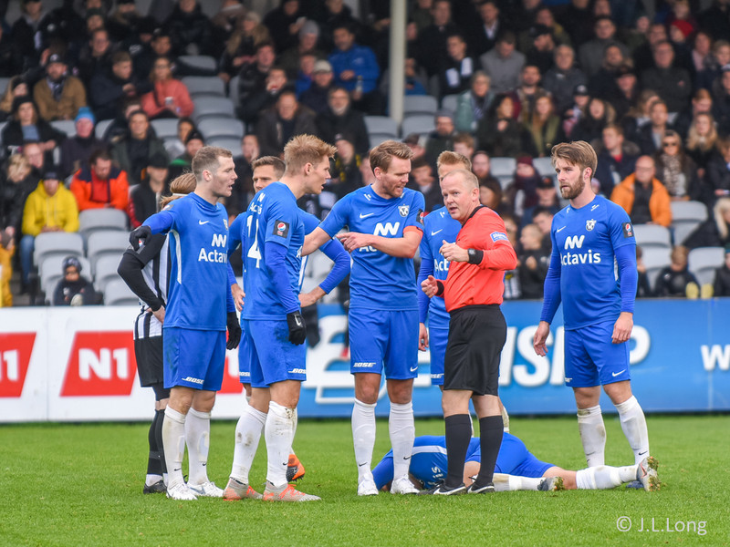 Ísland í dag - Minnst fjórtán æfingaleikir í dag
