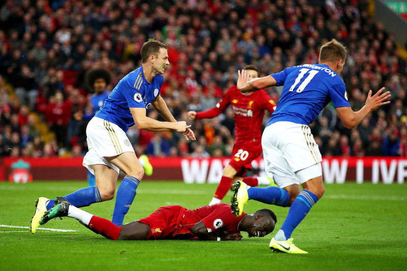 Mane er búinn að byggja upp smá orðspor fyrir að falla auðveldlega til jarðar innan vítateigs.