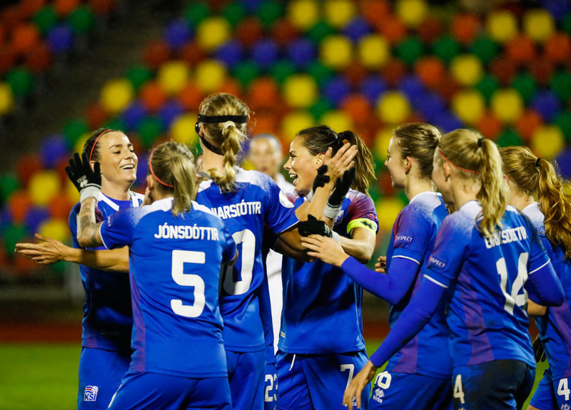 Leikmenn kvennalandsliðsins geta notað ferðina í þjálfaramenntun
