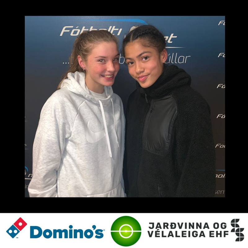 Karólína Lea Vilhjálmsdóttir og Sveindís Jane Jónsdóttir mættu á Heimavöllinn