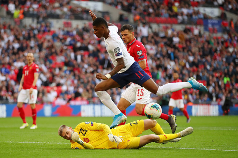 Plamen Iliev í leik gegn Englandi.