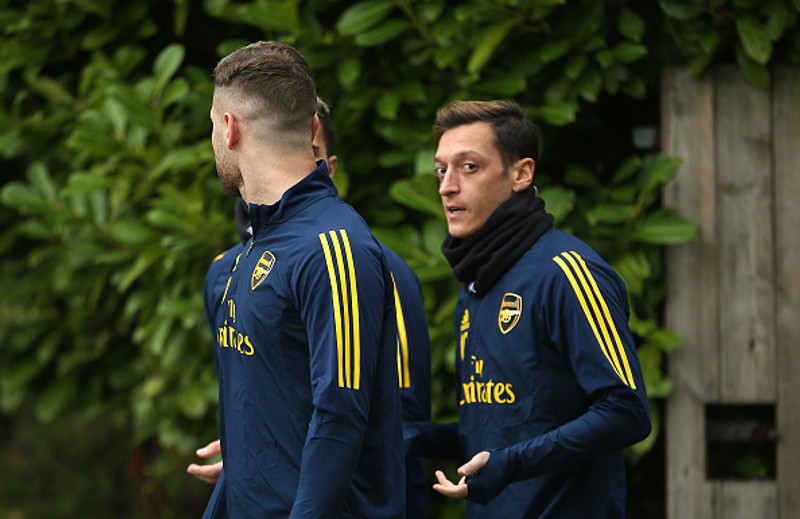 Mesut Özil rifti samningi sínum við Arsenal.