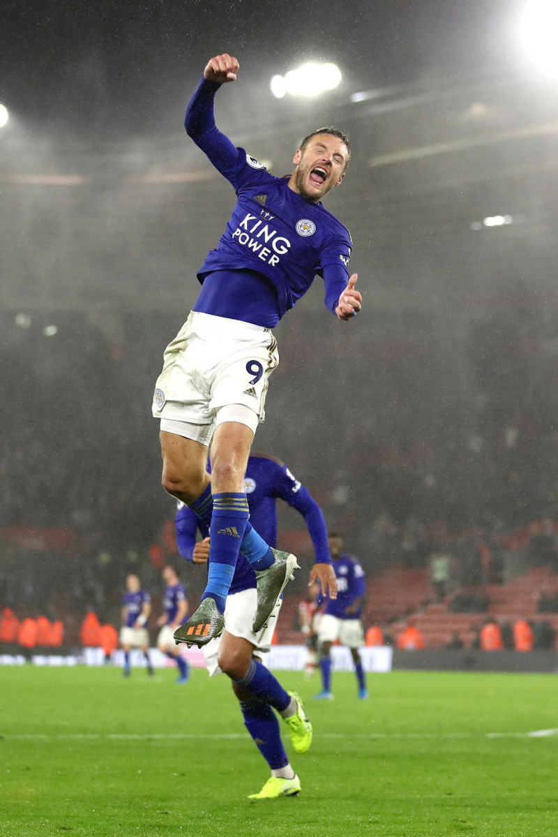 Vardy skorar og skorar!