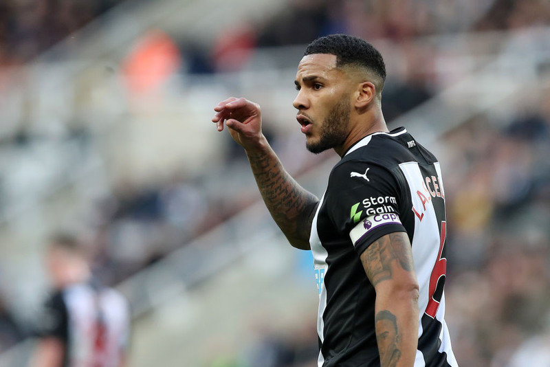 <b>Varnarmaður: Jamaal Lascelles (Newcastle)</b> - Átti stóran þátt í því að Newcastle hélt hreinu og náði í sinn fyrsta sigur.