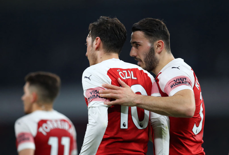 Özil byrjar.