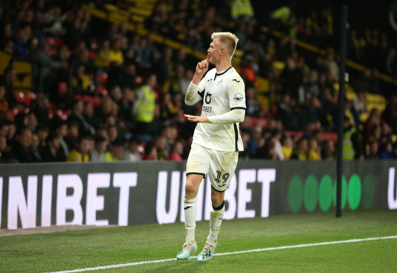 Championship: Surridge skallaði Swansea á toppinn með marki í uppbótartíma