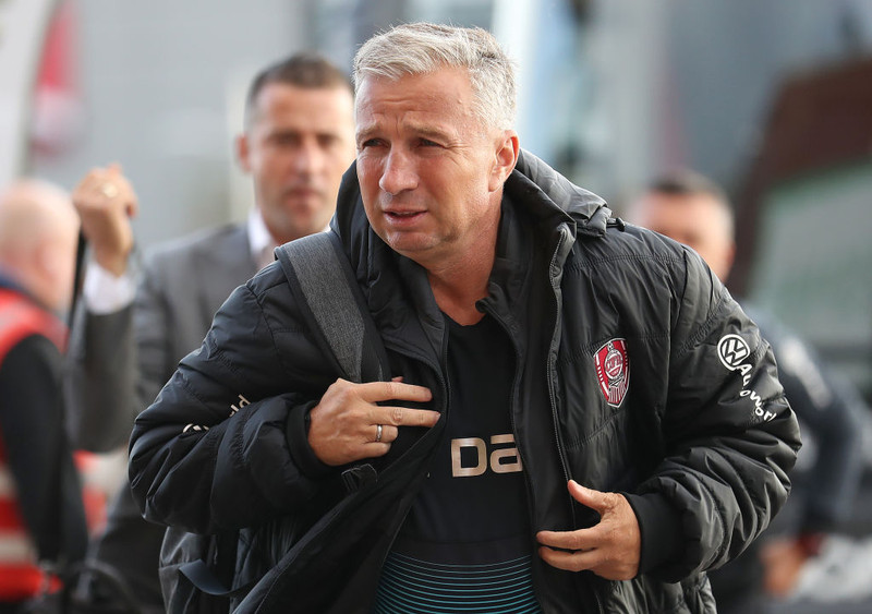Dan Petrescu er talinn líklegastur.