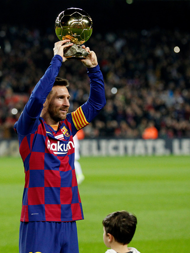 Messi með gullknöttinn.