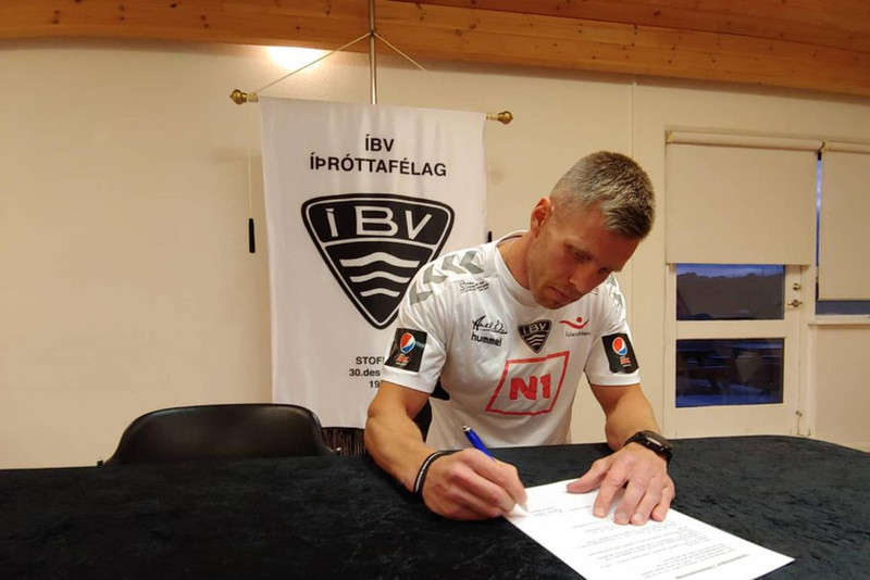 Bjarni Ólafur skrifaði undir hjá ÍBV.