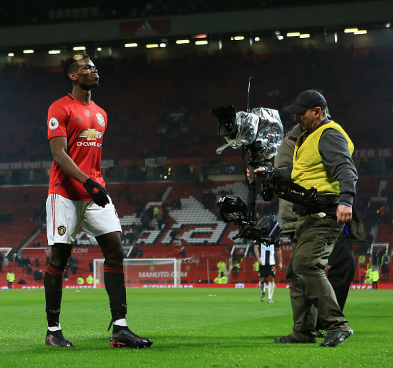 Pogba í skoðun hjá læknum Man Utd