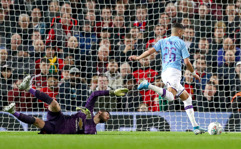 Mahrez prjónaði sig í gegn í öðru marki City.