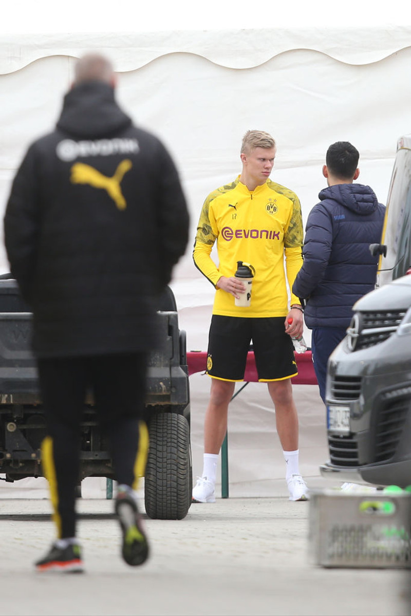 Erling Braut Haaland ætti að koma við sögu gegn Augsburg á morgun.