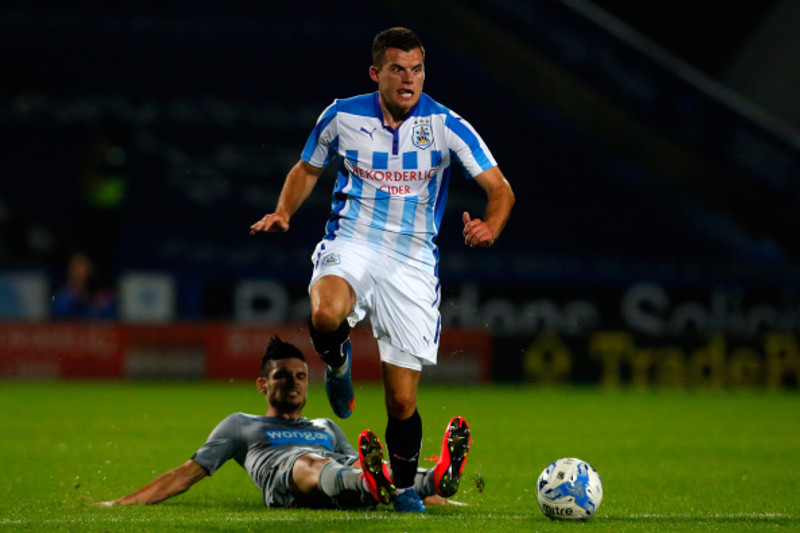 Sinnott kom upp í gegnum akademíu Huddersfield Town og spilaði tvo leiki fyrir aðallið félagsins í Championship-deildinni.