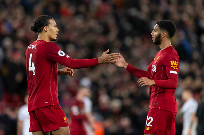 Van Dijk og Gomez eru í hjarta varnarinnar.