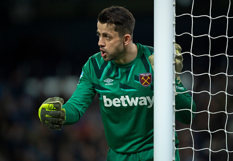 <b>Markvörður: Lukasz Fabianski (West Ham)</b> - Átti heimsklassavörslu frá Danny Ings sem tryggði Hömrunum svakalega mikilvægan sigur gegn Aston Villa í baráttunni um fjórða sætið.
