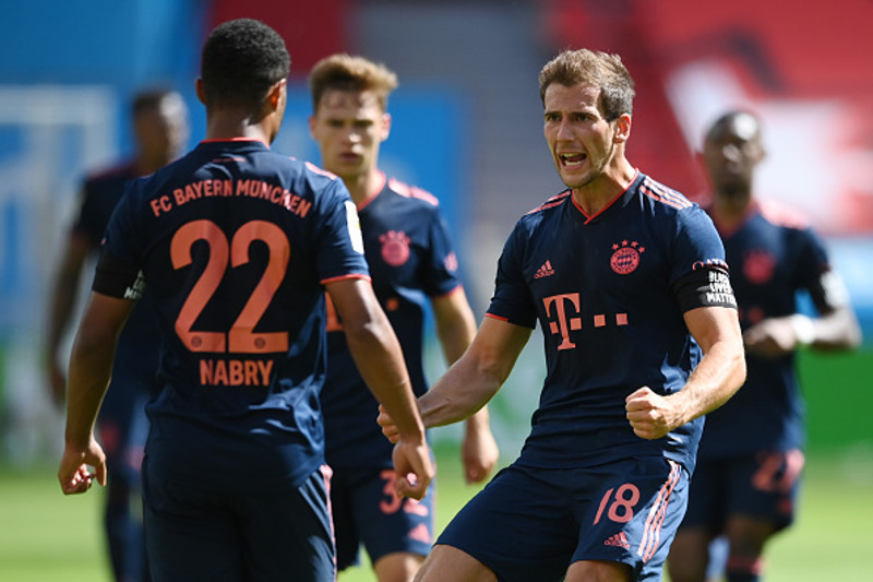 Bayern er með tíu stiga forskot á toppnum.