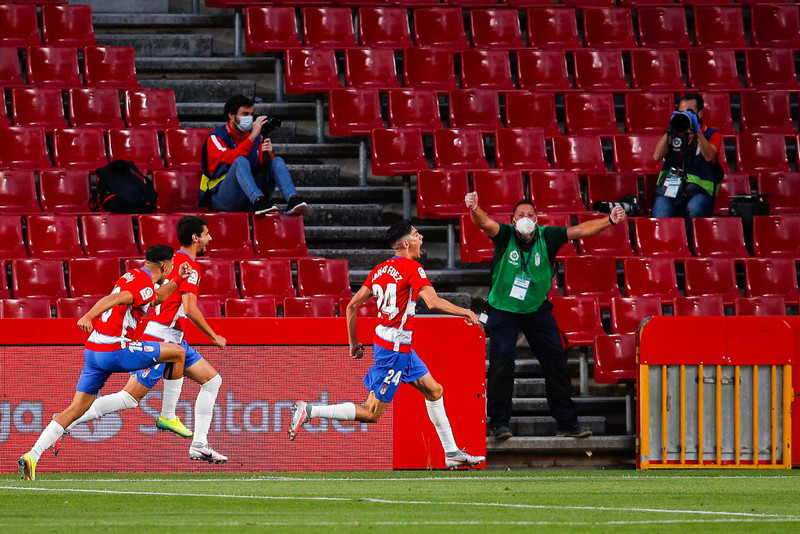 Carlos Fernandez og liðsfélagar hans í Granada fagna marki.